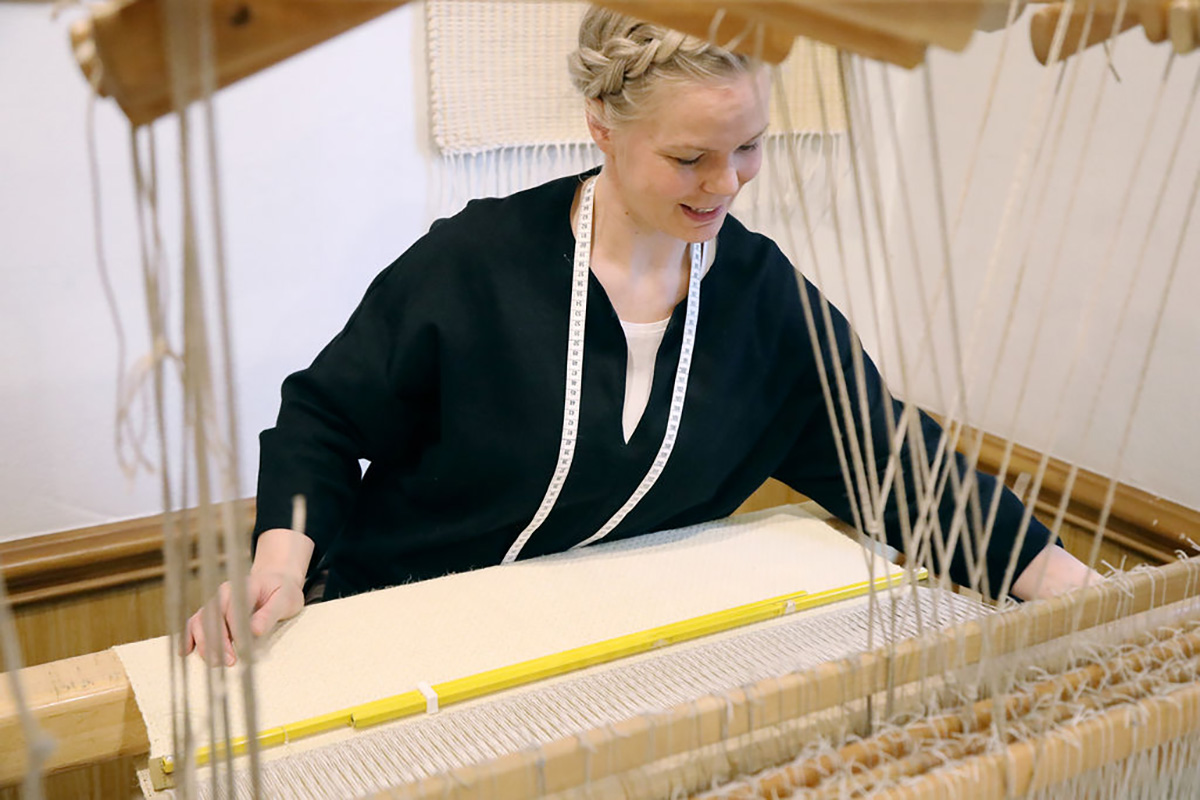 Weaving on Mount Vernon's 18th Century Loom 